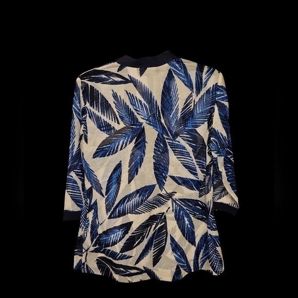 Jones New York Signature Blue and White Med vneck top - Picture 11 of 12